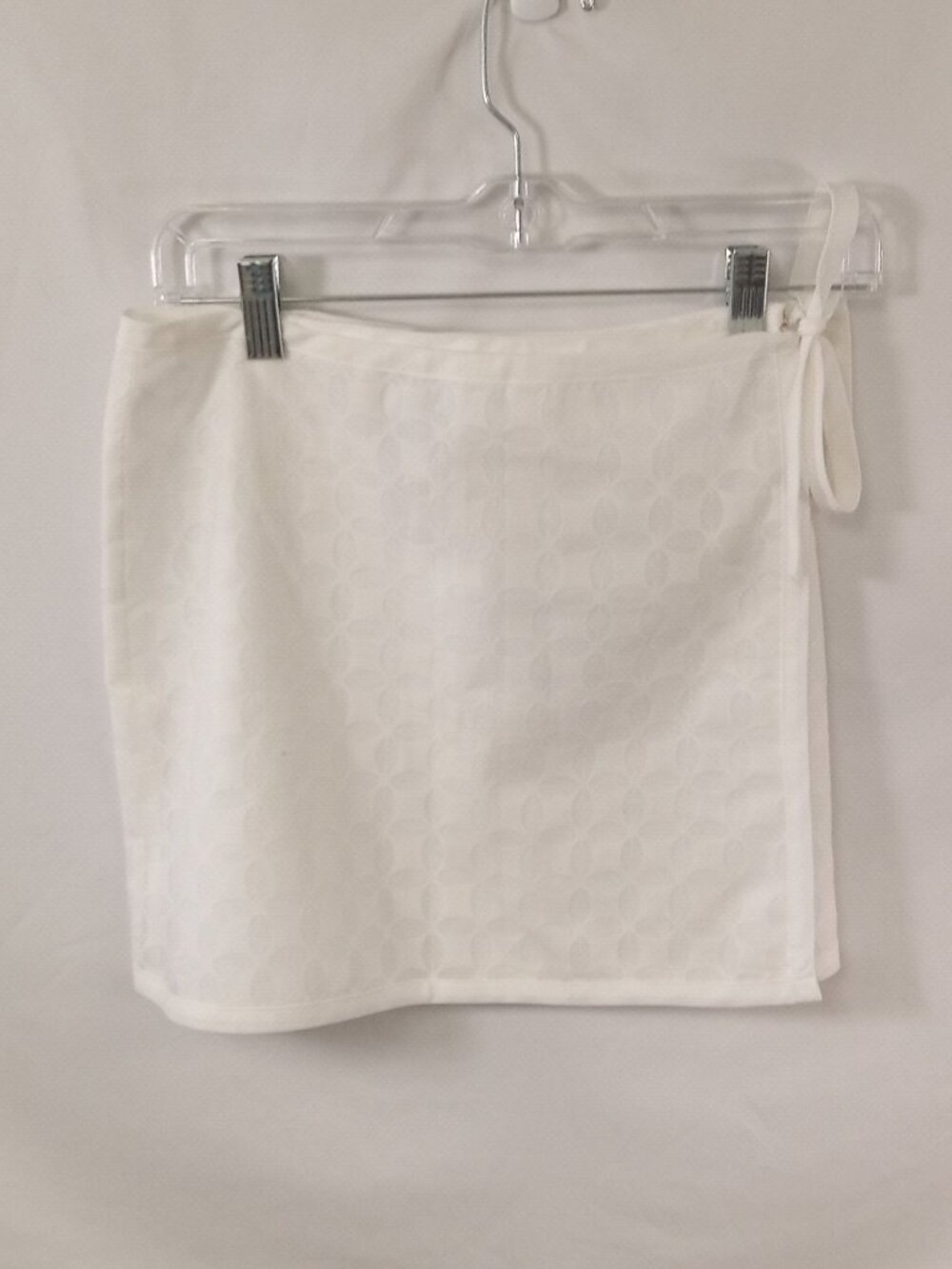 Vintage Y2K Express Women's Junior White Floral Wrap Mini Skirt Size Extra Small